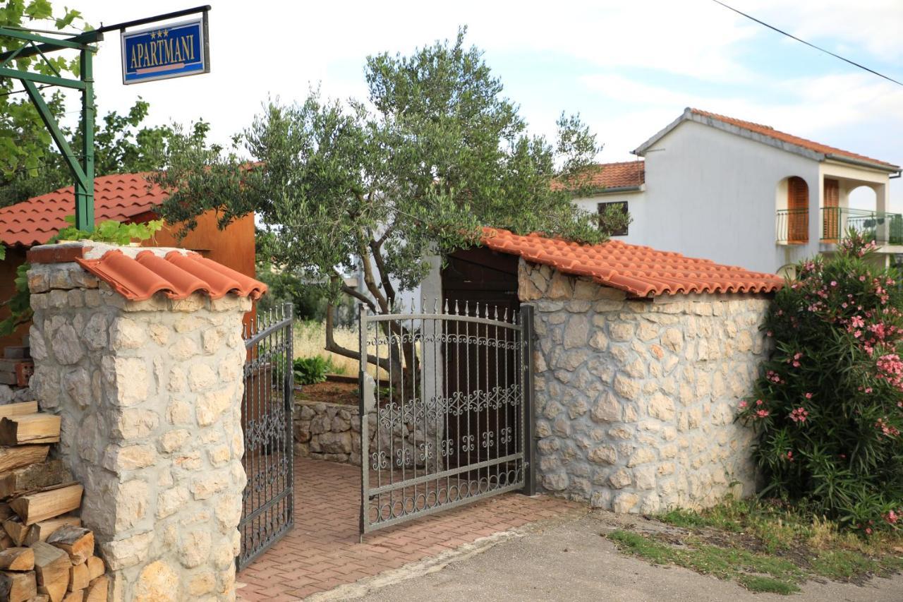 Apartmani Sarlija Pakoštane Exterior foto